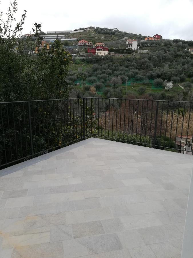 La Torretta Di Piero Con Terrazzi E Parcheggio Privato Citra Zero Zero Ottanta 31Lst0282 Leilighet Imperia Eksteriør bilde
